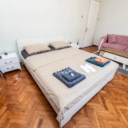 Kadikoey Bogada 4+1 Full Esyali Daire Stambuł