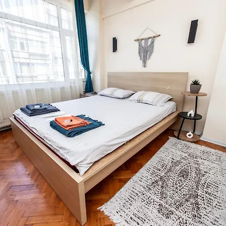 Kadikoey Bogada 4+1 Full Esyali Daire *